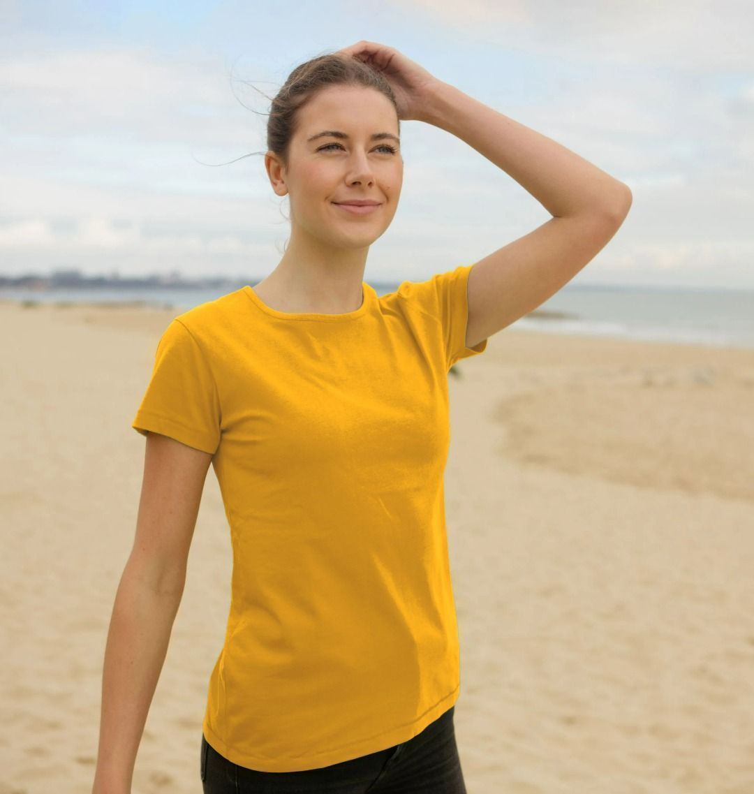 Plain & Simple Crew Neck T-shirt With The Dog On The Back